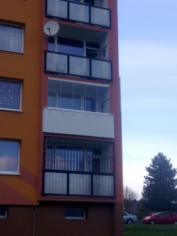 Zasklívání balkonů chomutov